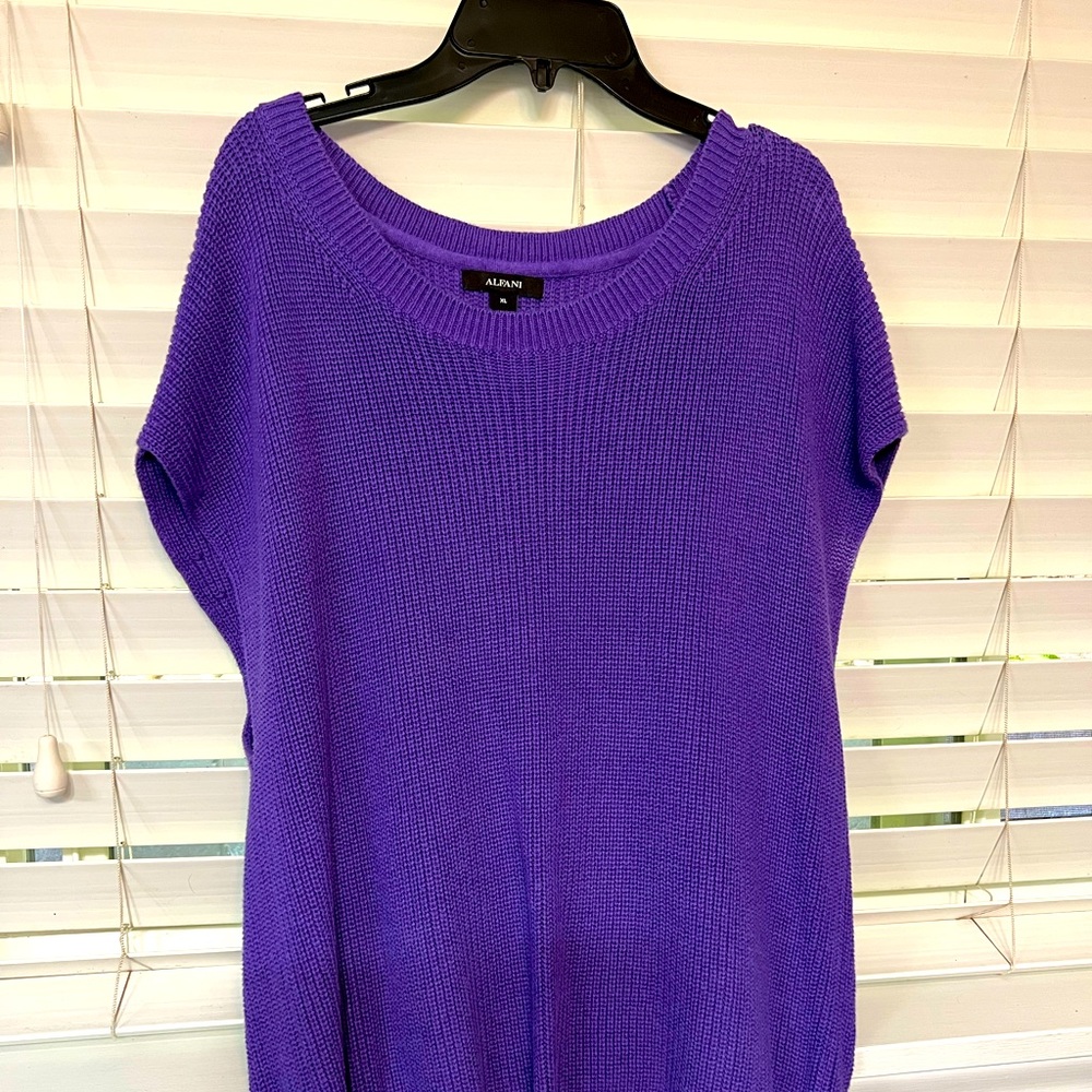 Spicy purple Alfani XL short sleeve sweater material shirt
